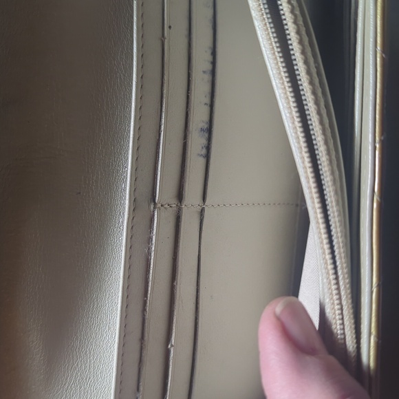 Chanel Gold patent leather long wallet - Picture 10 of 13